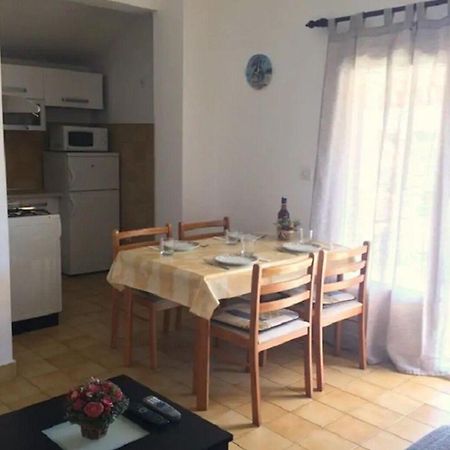 Apartments And Rooms Ognjen - Family Apartments With Free Parking Betina  Exteriör bild