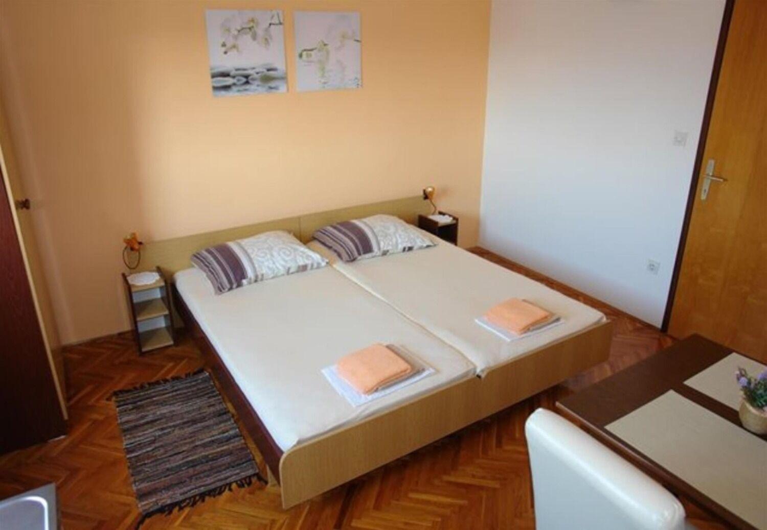 Apartments And Rooms Ognjen - Family Apartments With Free Parking Betina  Exteriör bild